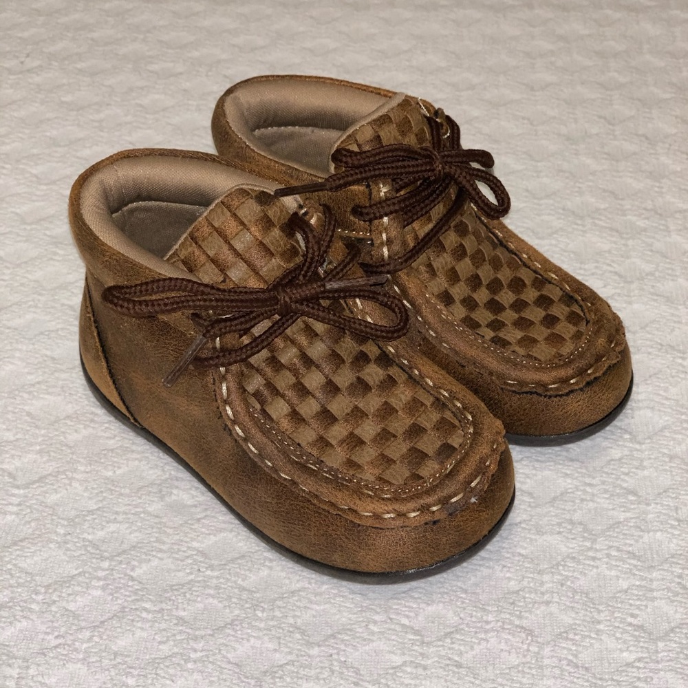 Twister cowboy moccasin boots by Twisted X, size 6